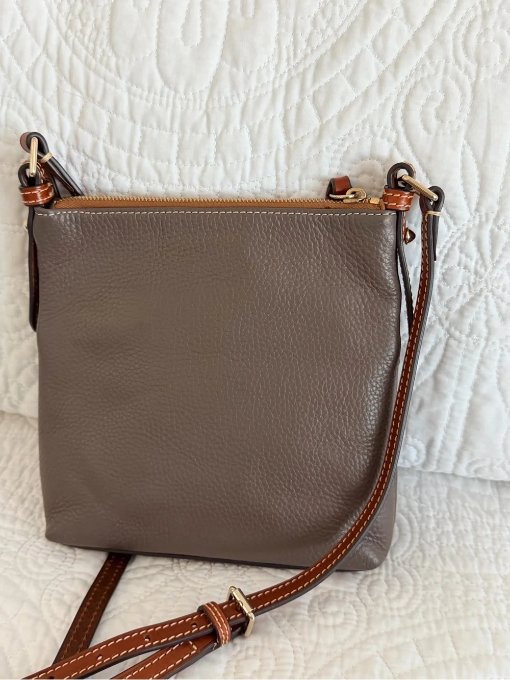 ✨Dooney & Bourke Pebble Grain North South Janine Crossbody EUC ✨